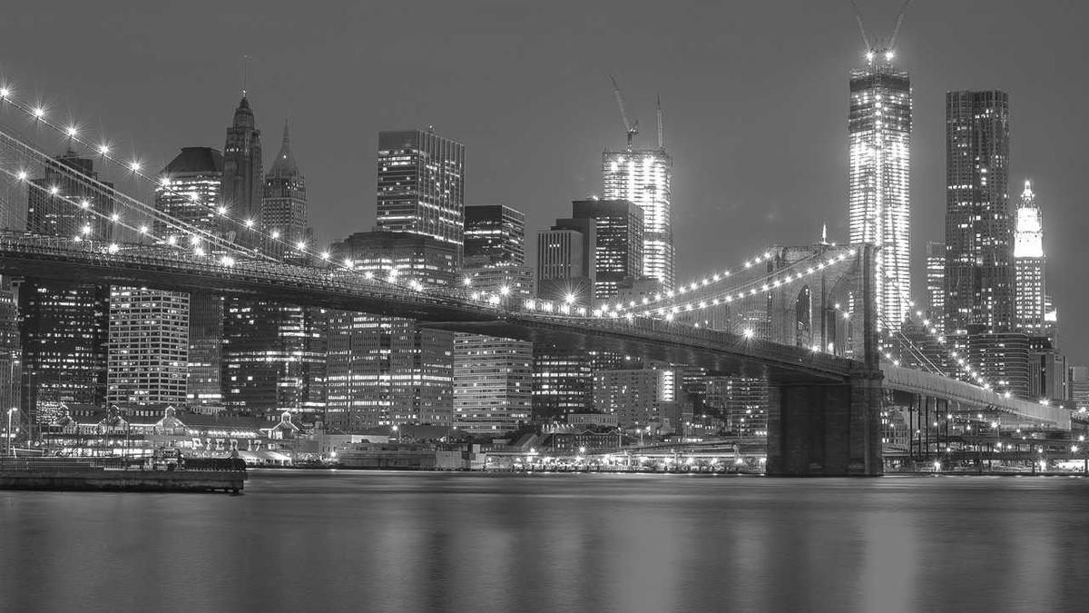 Brooklyn Bridge and the Manhattan skyline at night