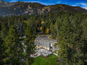 Concierge Auctions opens $13.2M bidding on Ward Blake-designed Jackson Hole ski-in retreat