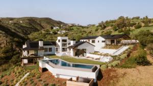 Malibu Contemporary Estate with Ocean Views Heads to Concierge Auctions