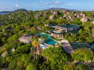 Virgin Gorda compound clears reserve, bidding starts at $12.75M for 17-acre estate