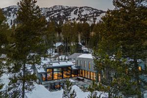 Concierge Auctions opens $13.2M bidding on Ward Blake-designed Jackson Hole ski-in retreat – image 2