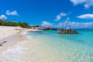 Virgin Gorda compound clears reserve, bidding starts at $12.75M for 17-acre estate – image 4